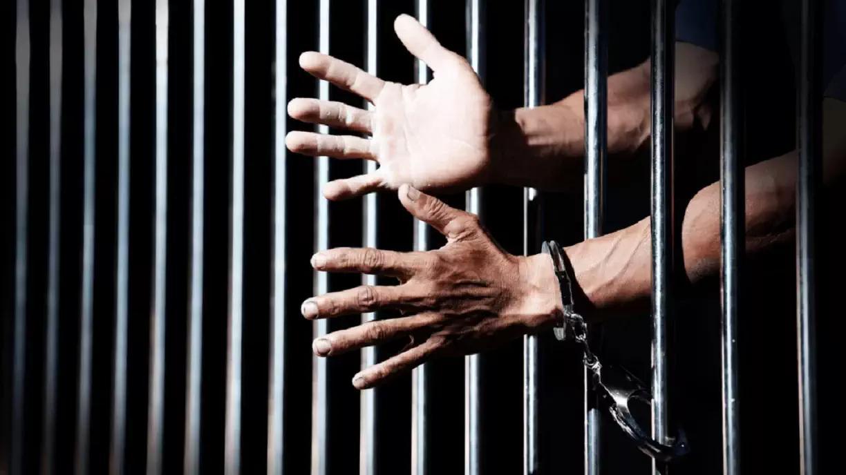 Homme Condamné à 3 Ans Pour Détournement d'Épargne Homme Condamné à 3 Ans Pour Détournement d'Épargne