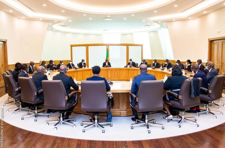 Soutien du Gouvernement à Bertin Bada Après Putsch Soutien du Gouvernement à Bertin Bada Après Putsch