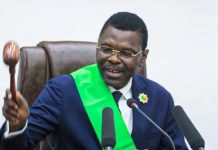 L’Administration Parlementaire Ne Doit Pas Être Partisane L'Administration Parlementaire Ne Doit Pas Être Partisane