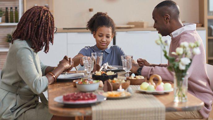 The surprising benefits of eating together