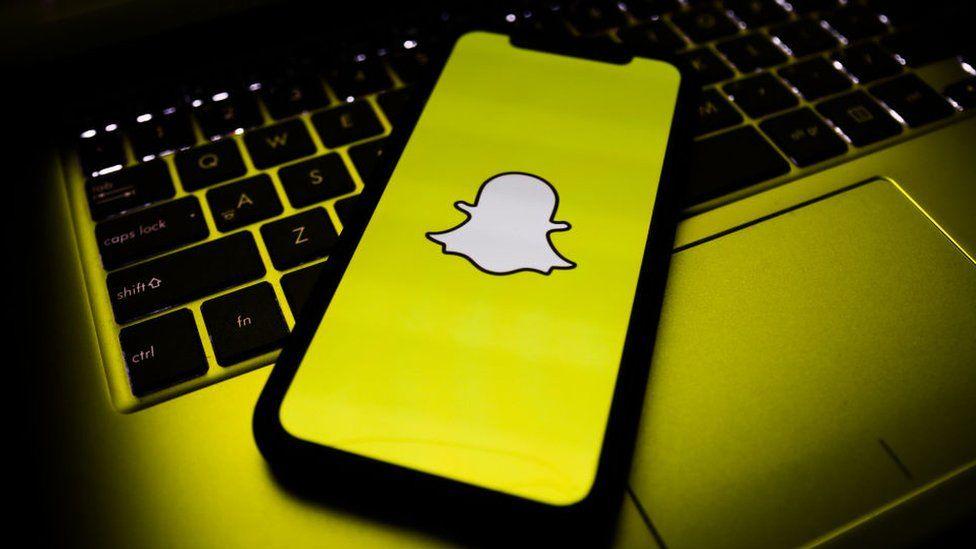 Snapchat owner hit as advertising slump hits sales Snapchat owner hit as advertising slump hits sales