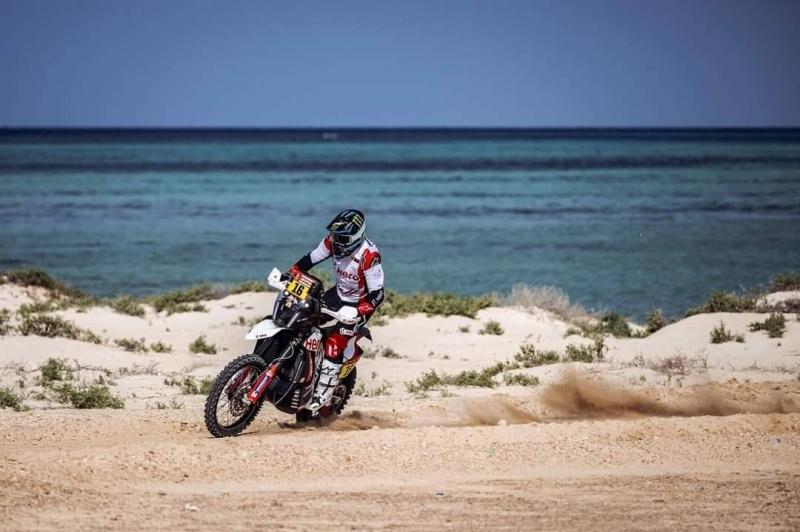 Branch squeezes inside Dakar top 10 Branch squeezes inside Dakar top 10