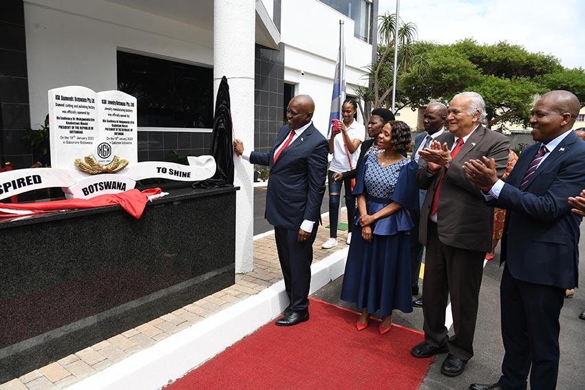 DIAMOND INDUSTRY GROWS DIAMOND INDUSTRY GROWS