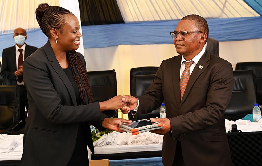 DIGITAL DIVIDE BETWEEN RURAL URBAN AREAS PROOF OF INEQUALITY Botswana