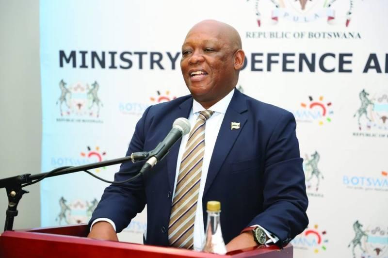 Mmusi clears mist surrounding Thebephatshwa Airbase Mmusi clears mist surrounding Thebephatshwa Airbase