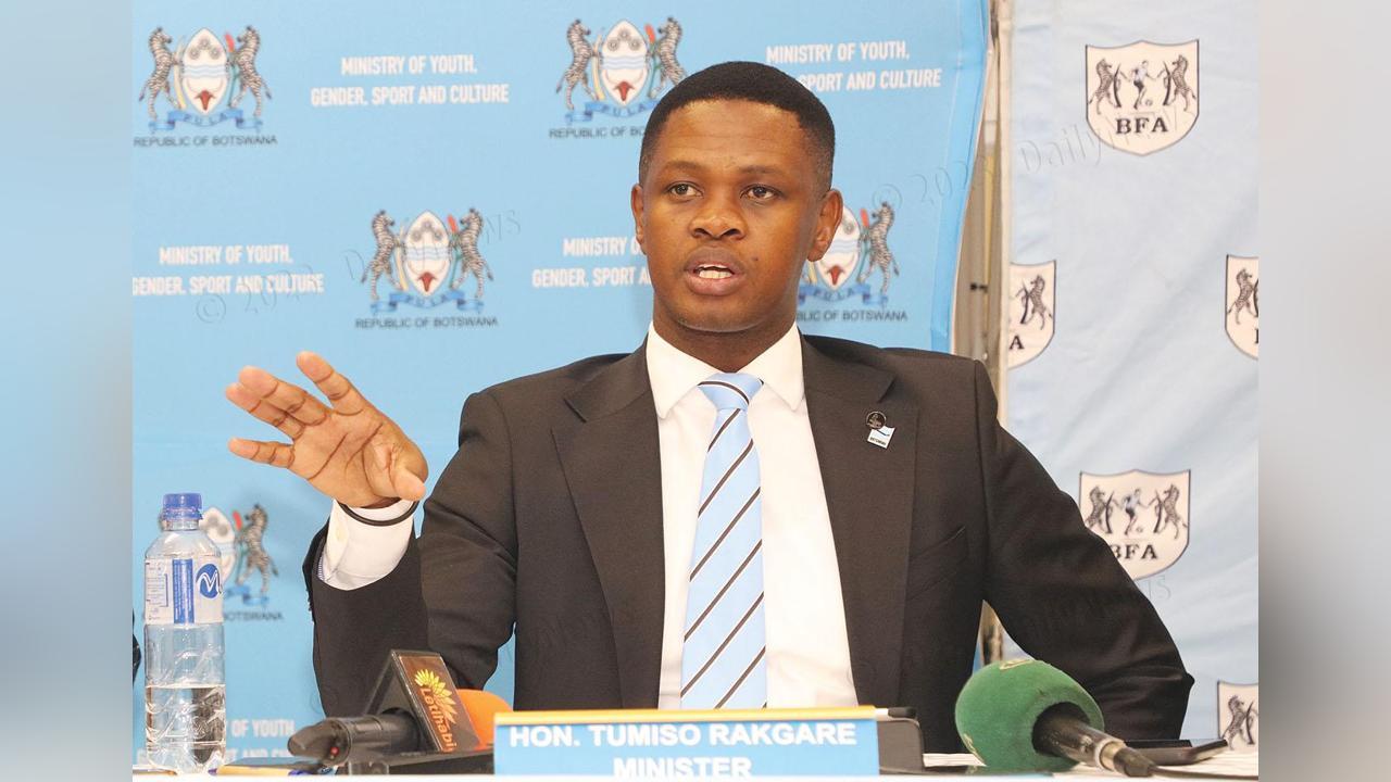 MINISTERS DONATE BULLS IN OKAVANGO MAUN MINISTERS DONATE BULLS IN OKAVANGO MAUN