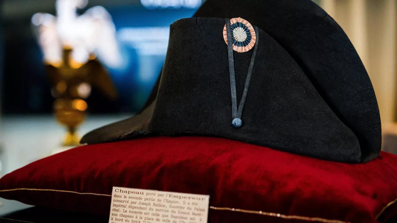 Napoleon's Hat Sells for Record $2Mln Napoleon's Hat Sells for Record $2Mln