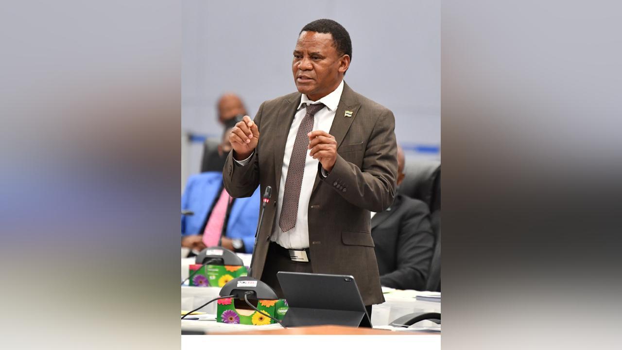 CURB NON-COMMUNICABLE DISEASES THROUGH REGULAR EXERCISE CURB NON-COMMUNICABLE DISEASES THROUGH REGULAR EXERCISE