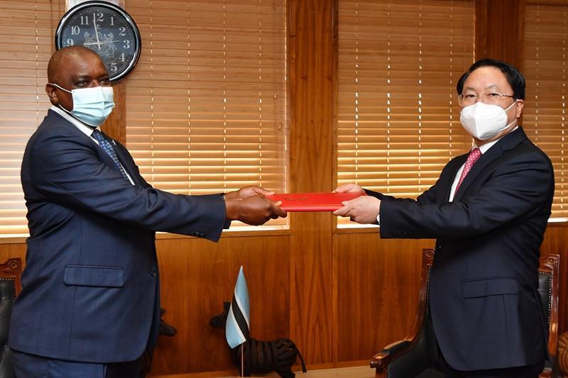 CHINA GIFTS BOTSWANA P31M METEOROLOGICAL MOBILE STATION CHINA GIFTS BOTSWANA P31M METEOROLOGICAL MOBILE STATION