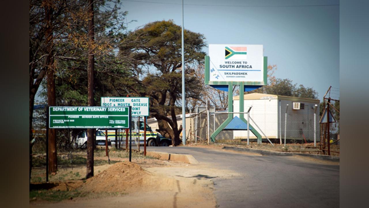 MELLOW TRAFFIC AT PIONEER MELLOW TRAFFIC AT PIONEER