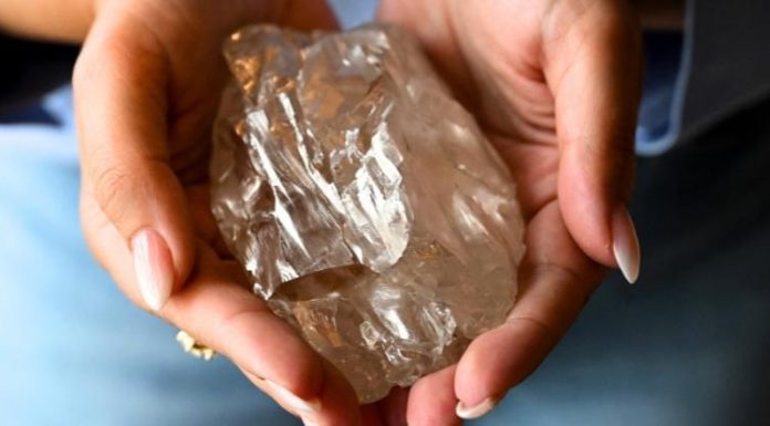 BotswanaβS Diamond Boom Faces AngolaβS De Beers Challenge BotswanaβS Diamond Boom Faces AngolaβS De Beers Challenge