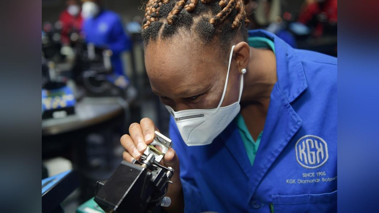 Botswana and Angola Hold Talks as both Seek Control of De Beers Botswana and Angola Hold Talks as both Seek Control of De Beers