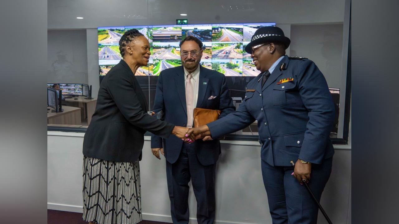 Commissioner Dinah Marathe Praises Traffic Control Centre Commissioner Dinah Marathe Praises Traffic Control Centre
