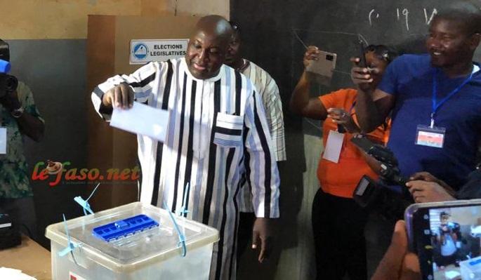 Présidentielle 2020 au Burkina : « Je ne suis pas un idiot du village, encore moins un dindon de la farce », prévient Zéphirin Diabré, après son vote Présidentielle 2020 au Burkina : « Je ne suis pas un idiot du village, encore moins un dindon de la farce », prévient Zéphirin Diabré, après son vote