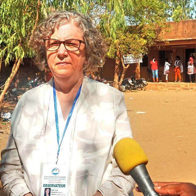 Élections couplées du 22 novembre 2020 : L'ambassadrice des États-Unis observe le bon déroulement des votes Élections couplées du 22 novembre 2020 : L'ambassadrice des États-Unis observe le bon déroulement des votes