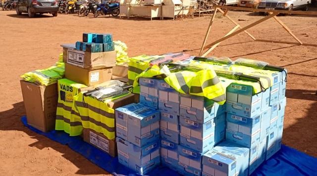 Coris Bourse : Des dons à la police nationale pour l'accomplissement de ses missions Coris Bourse : Des dons à la police nationale pour l'accomplissement de ses missions