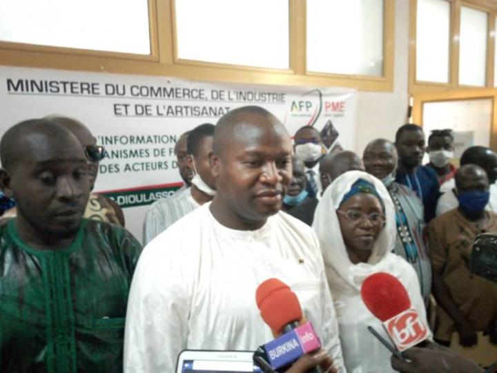 Droit de réponse du DG du Conseil Burkinabè de l'Anacarde (CBA) suite aux griefs soulevés par le Comité Interprofessionnel de l'Anacarde du Burkina (CIA-B) Droit de réponse du DG du Conseil Burkinabè de l'Anacarde (CBA) suite aux griefs soulevés par le Comité Interprofessionnel de l'Anacarde du Burkina (CIA-B)