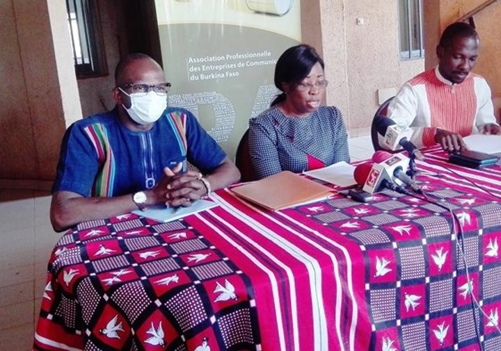 Agences de publicité au Burkina : « Publicitaires associés » crie haro sur les entreprises clandestines Agences de publicité au Burkina : « Publicitaires associés » crie haro sur les entreprises clandestines