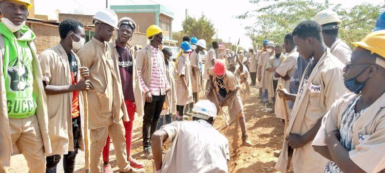 Burkina Faso : Les élèves offrent une clôture à la direction régionale de l’enseignement post-primaire de Kilwin Burkina Faso : Les élèves offrent une clôture à la direction régionale de l’enseignement post-primaire de Kilwin