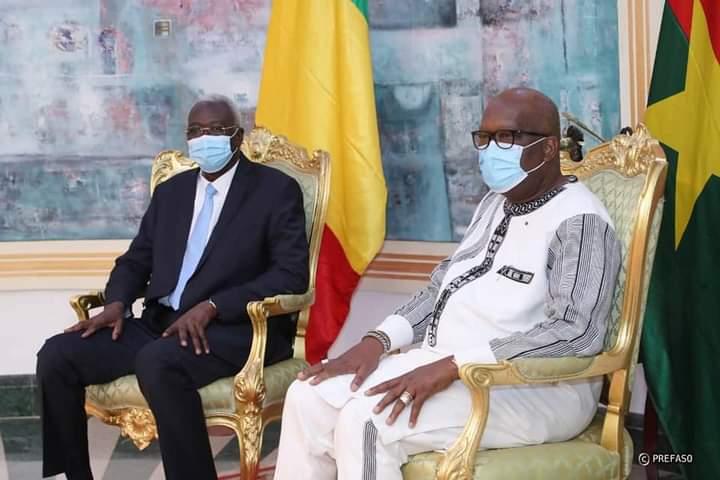 Burkina-Mali : Roch Kaboré et Bah N'Daw veulent donner un nouveau souffle à la coopération bilatérale Burkina-Mali : Roch Kaboré et Bah N'Daw veulent donner un nouveau souffle à la coopération bilatérale