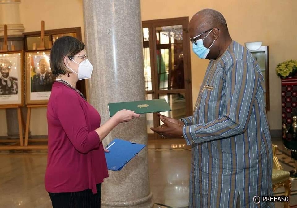 Coopération : Neuf nouveaux ambassadeurs accrédités auprès du Burkina présentent leurs lettres de créance Coopération : Neuf nouveaux ambassadeurs accrédités auprès du Burkina présentent leurs lettres de créance