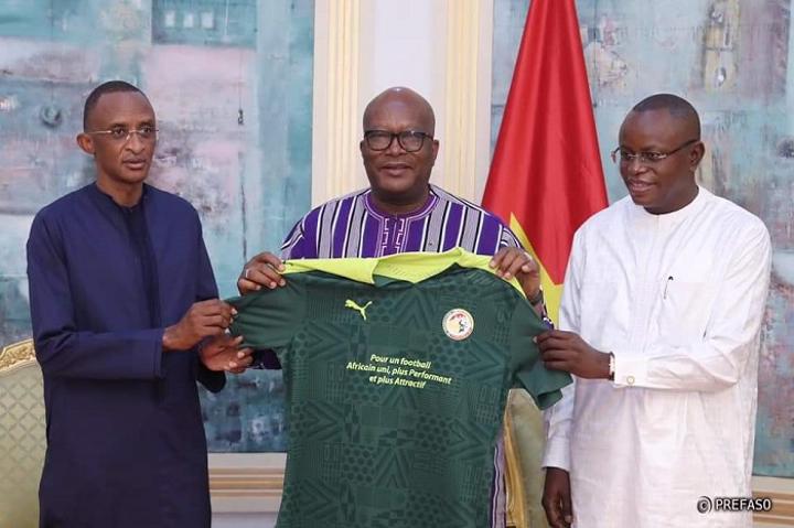 Présidence de la Confédération africaine de football : le Sénégal sollicite le soutien du Burkina Présidence de la Confédération africaine de football : le Sénégal sollicite le soutien du Burkina
