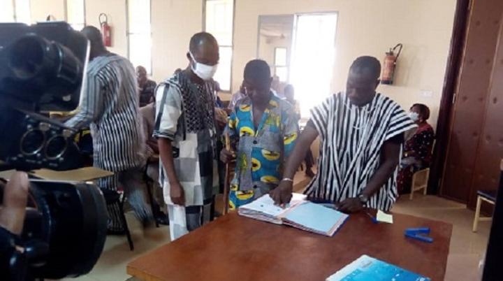 Gaoua : Signature d'un protocole d'accord pour la réouverture du site d’or de Djikando fermé suite au drame survenu en janvier Gaoua : Signature d'un protocole d'accord pour la réouverture du site d’or de Djikando fermé suite au drame survenu en janvier