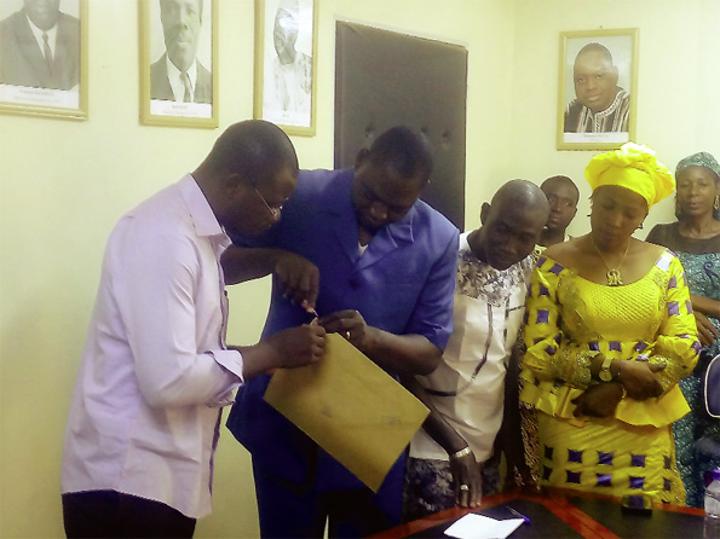 Concours professionnels aux Editions Sidwaya : Sept contractuels espèrent avancer dans leur carrière Concours professionnels aux Editions Sidwaya : Sept contractuels espèrent avancer dans leur carrière