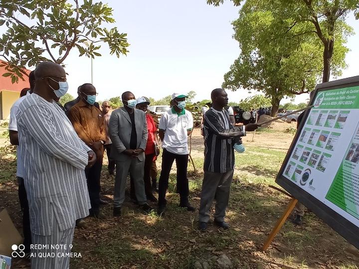 Environnement : Le ministre Siméon Sawadogo visite des réalisations du PIF à Sapouy Environnement : Le ministre Siméon Sawadogo visite des réalisations du PIF à Sapouy