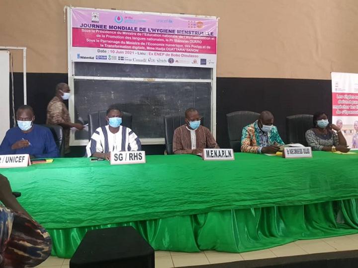Gestion des menstrues en milieu scolaire : Un besoin de plus de 300 milliards de FCFA Gestion des menstrues en milieu scolaire : Un besoin de plus de 300 milliards de FCFA