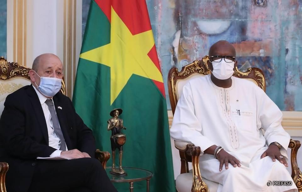 Lutte contre le terrorisme : La France ne va pas installer de base militaire au Burkina, selon Jean Yves Le Drian Lutte contre le terrorisme : La France ne va pas installer de base militaire au Burkina, selon Jean Yves Le Drian