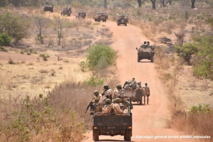 Burkina Faso : 3 militaires et 6 VDP tués et plus d’une vingtaine de terroristes neutralisés Burkina Faso : 3 militaires et 6 VDP tués et plus d’une vingtaine de terroristes neutralisés
