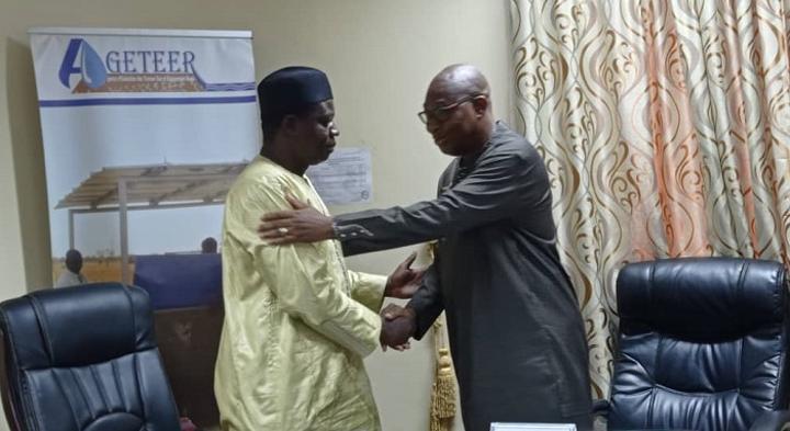 Ministère de l'Eau et de l'Assainissement : Le nouveau directeur général de l'AGETEER, Ibrahim Yanogo, a pris fonction Ministère de l'Eau et de l'Assainissement : Le nouveau directeur général de l'AGETEER, Ibrahim Yanogo, a pris fonction