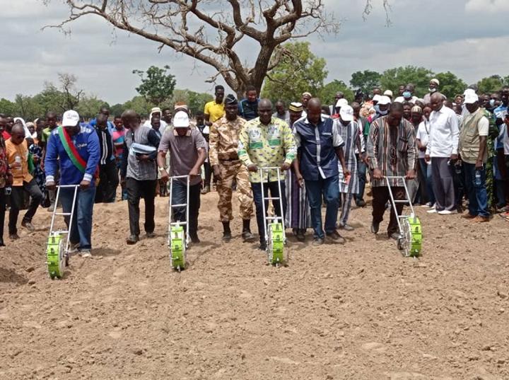 Initiative présidentielle « Produire un million de tonnes de riz » : Plus de 144 000 tonnes attendues dans la Boucle du Mouhoun Initiative présidentielle « Produire un million de tonnes de riz » : Plus de 144 000 tonnes attendues dans la Boucle du Mouhoun
