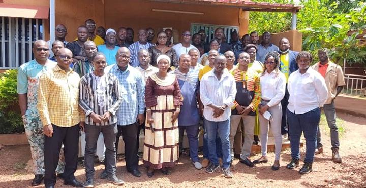 Sécurité sociale : Le ministère de la Fonction publique explique la nouvelle loi aux partenaires sociaux du Centre-Ouest Sécurité sociale : Le ministère de la Fonction publique explique la nouvelle loi aux partenaires sociaux du Centre-Ouest