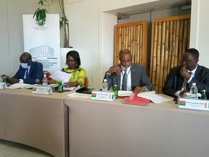 Côte d’Ivoire-Burkina : Les experts ouvrent les travaux du neuvième Traité d’amitié et de coopération Côte d’Ivoire-Burkina : Les experts ouvrent les travaux du neuvième Traité d’amitié et de coopération
