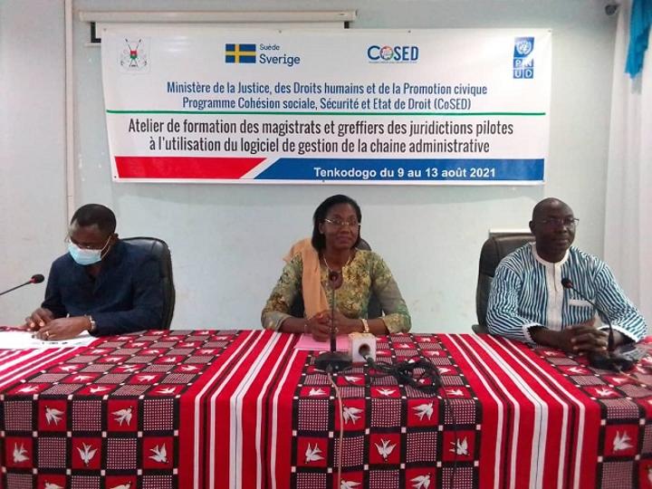 Tenkodogo : Magistrats et greffiers se familiarisent à l’usage du logiciel de gestion de la chaine administrative Tenkodogo : Magistrats et greffiers se familiarisent à l’usage du logiciel de gestion de la chaine administrative