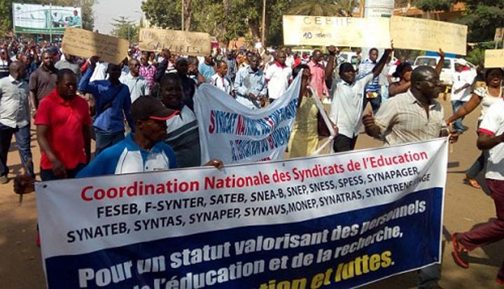 Assises nationales sur l'éducation : La CNSE invite ses militants et autres à se mobiliser pour défendre leurs intérêts moraux et matériels et ceux du système éducatif Assises nationales sur l'éducation : La CNSE invite ses militants et autres à se mobiliser pour défendre leurs intérêts moraux et matériels et ceux du système éducatif