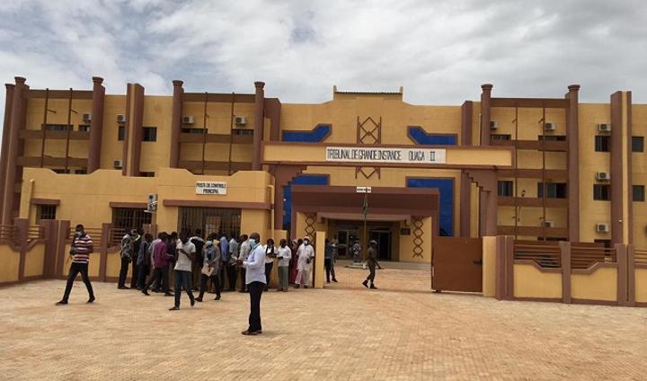 Procès des présumés terroristes au Burkina : Deux individus condamnés, un autre relaxé au bénéfice du doute Procès des présumés terroristes au Burkina : Deux individus condamnés, un autre relaxé au bénéfice du doute