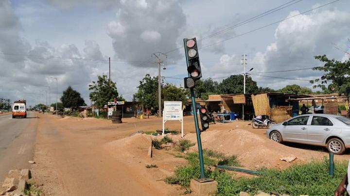 Incivisme et infrastructures publiques : Des feux tricolores et lampadaires en souffrance à Loumbila Incivisme et infrastructures publiques : Des feux tricolores et lampadaires en souffrance à Loumbila