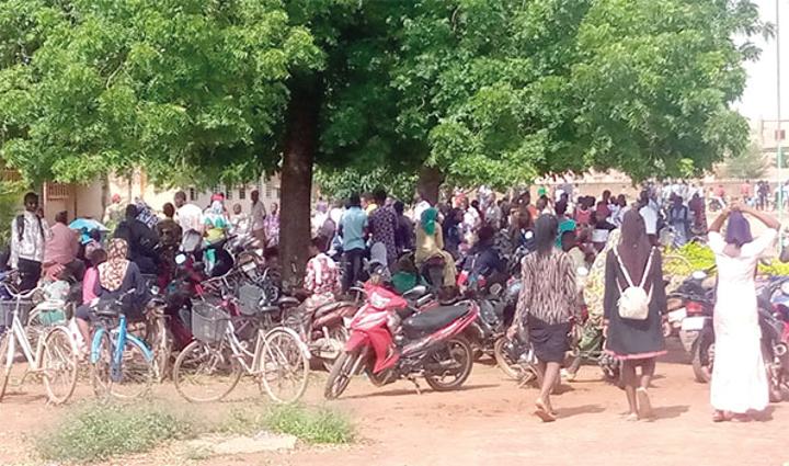 Affectation des élèves du Lycée Philippe Zinda Kaboré : les inquiétudes des élèves et de leurs parents Affectation des élèves du Lycée Philippe Zinda Kaboré : les inquiétudes des élèves et de leurs parents