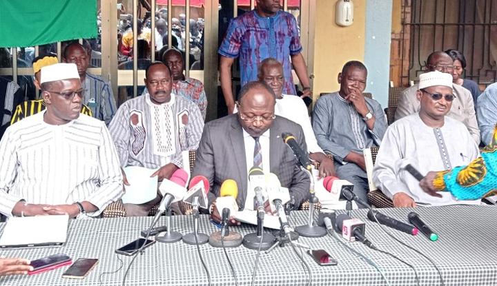 Burkina : « Le spectre de la famine » plane « en plus des cadavres qui continuent de s’empiler », estime Eddie Komboigo Burkina : « Le spectre de la famine » plane « en plus des cadavres qui continuent de s’empiler », estime Eddie Komboigo