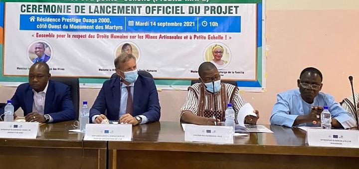 Droits humains sur les sites d’orpaillage : Le projet de promotion des droits humains sur les mines artisanales et à petite échelle (ProDHu-MAPE) a été lancé Droits humains sur les sites d’orpaillage : Le projet de promotion des droits humains sur les mines artisanales et à petite échelle (ProDHu-MAPE) a été lancé