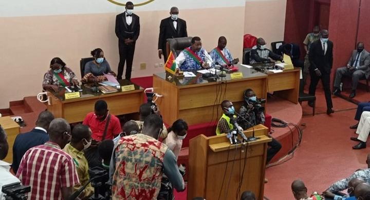 Burkina-Assemblée nationale : « La défiance grandissante des citoyens envers leurs dirigeants est loin d’un fait isolé », souligne Alassane Bala Sakandé Burkina-Assemblée nationale : « La défiance grandissante des citoyens envers leurs dirigeants est loin d’un fait isolé », souligne Alassane Bala Sakandé