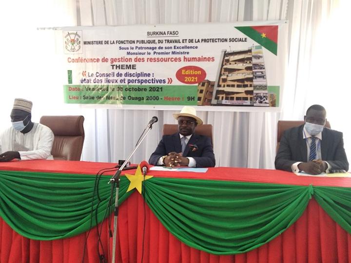 Administration publique burkinabè : La question de la discipline au centre de la conférence de gestion des ressources humaines Administration publique burkinabè : La question de la discipline au centre de la conférence de gestion des ressources humaines