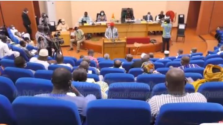 Recrutement et affectation des médecins au Burkina : Charlemagne Ouédraogo s'explique devant le parlement Recrutement et affectation des médecins au Burkina : Charlemagne Ouédraogo s'explique devant le parlement