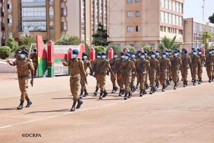 Burkina Faso : Lutte anti-terroriste, 175 soldats décorés lors du 61e anniversaire des forces armées Burkina Faso : Lutte anti-terroriste, 175 soldats décorés lors du 61e anniversaire des forces armées