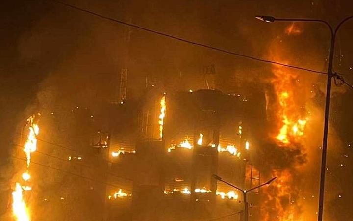 Bobo-Dioulasso : L’immeuble abritant l'agence de Coris Baraka ravagé par des flammes Bobo-Dioulasso : L’immeuble abritant l'agence de Coris Baraka ravagé par des flammes