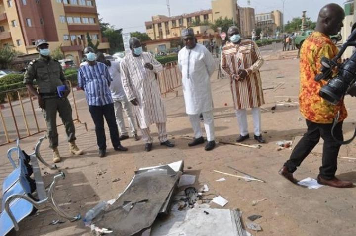 Saccage du bâtiment de l’état civil : « Ces actes de vandalisme ne resteront pas impunis », Armand Béouindé Saccage du bâtiment de l’état civil : « Ces actes de vandalisme ne resteront pas impunis », Armand Béouindé