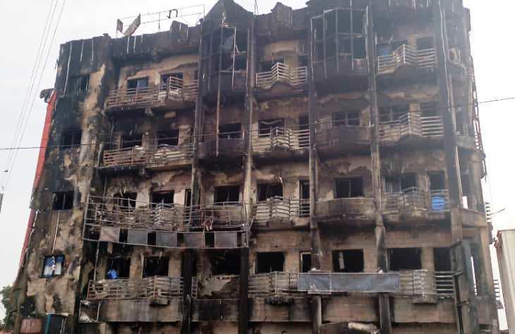 Bobo-Dioulasso: Un immeuble de 4 étages parti en fumée Bobo-Dioulasso: Un immeuble de 4 étages parti en fumée